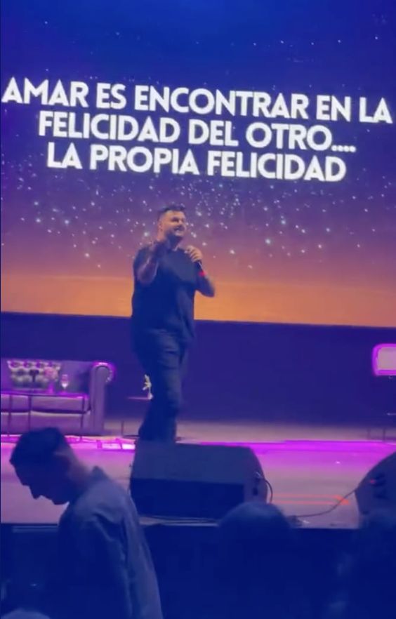 Juanjo durante el show en directo